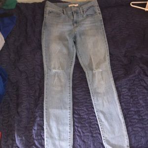 Levi’s Ripped Jeans Woman!